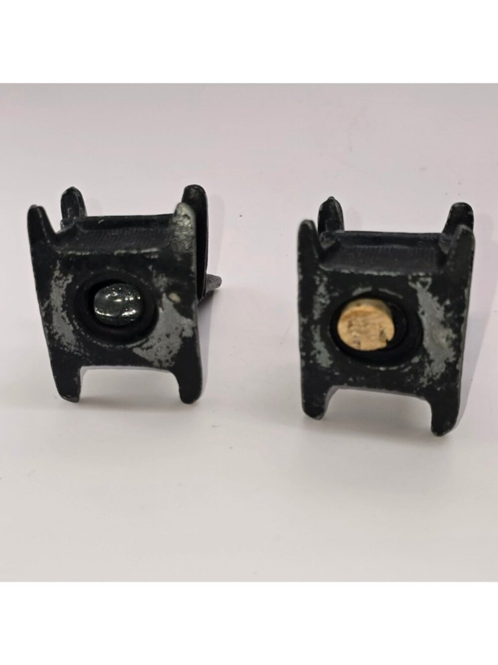 Amish Man & Woman in Rocking Chairs Salt and Pepper Cast Iron Figures CM2359 - Picture 6 of 12
